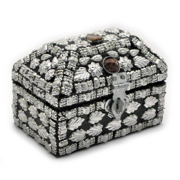 Small metal chest with stones (11x7x8 cm)