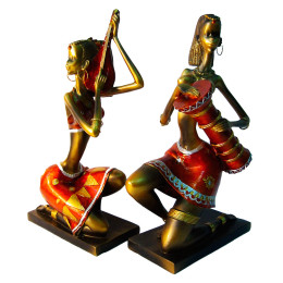 Girl with musical instrument (24.5CM)