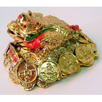 Жаба на монетах золото