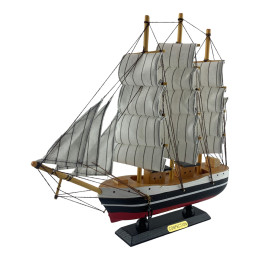 Sailboat model (32x31x7 cm)