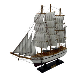 Модель вітрильника на підставці (32х31х7 см)