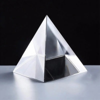 Crystal pyramid (9x9x9 cm)