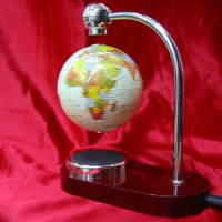 Глобус на магнитной подушке (95А)