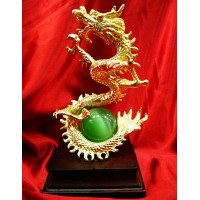 Дракон золотий на підставці