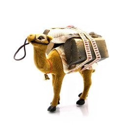 Camel (fur) (17.5x14x13 cm)