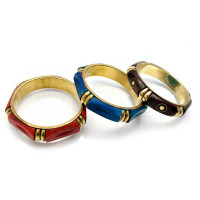 Colored braslet with bone inserts (d-8 cm)
