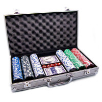 Poker set in alu. case (2 decks + 300 chips) (38x22.5x6.5 cm) (chip weight 4 gr. d-39 mm)