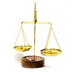 Весы бронзовые на деревянной подставке (50 гр.)(20,5х8х13 см)