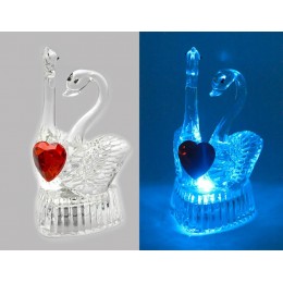 Лебеди с сердечком хрустальные с подсветкой (9х5х5,5 см)(6046)