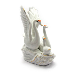 Лебеди фарфор (15х10,5х6,5 см)
