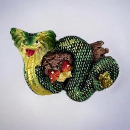 Змея-кобра  на ветке магнит на холодильник (5х4 см)