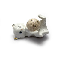 Kitten with a ball of porcelain (9.5x6x5.5 cm)