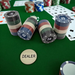 Покерні фішки в блістері (100 фішок) (19х20х4 см) (вага фішки 4 гр. d-38 мм)