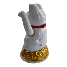 MARKDOWN. Maneki-neko cat waving paw, white (11.2 x 6.7 x 6.7 cm)