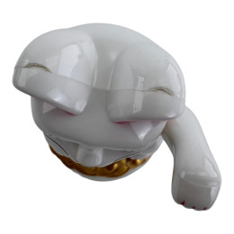 MARKDOWN. Maneki-neko cat waving paw, white (11.2 x 6.7 x 6.7 cm)
