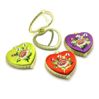 Cosmetic mirror with embroidery in assortment
