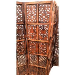 Carved wooden screen (200x182 cm)B