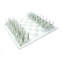 Шахматы с рюмками  (35х35 см)