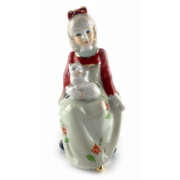 Статуэтка Девушка фарфор (12,5х8,5х6,5 см)
