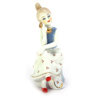 Дівчина з телефоном фарфор (13х6, 5х4, 5 см)