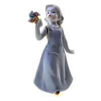Девочка с игрушкой фарфор (12х7,5х5,5 см)