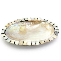 Brown shell dish made of cinnamon with resin and mother-of-pearl (23.5x15.5x3 cm)