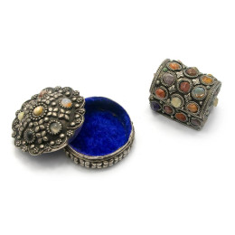 Скринька металева з камінням