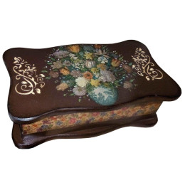 Box with figured lid "Flowers" brown, solid wood (26.5x15.5x9.5 cm.)