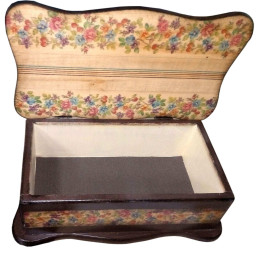 Box with figured lid "Flowers" brown, solid wood (26.5x15.5x9.5 cm.)