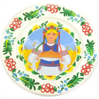 Тарелка "Украинка с караваем" расписано вручную (24 см)