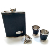 Фляга с рюмками в подарочной упаковке (19х17х4 см)