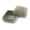 Square box with pearls (7x7x4 cm)