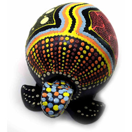 Painted coconut turtle shakes its head (15x10x9 cm)