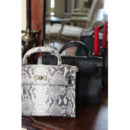 Сумочка зі шкіри пітона із замочком (25х27х11 см) натуральний колір