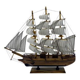 Модель вітрильника на підставці (40х34х6, 5 см)