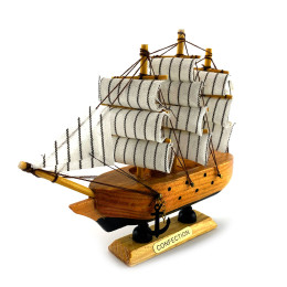 Модель вітрильника на підставці (140х150 мм)