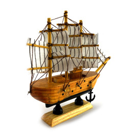 Модель вітрильника на підставці (140х150 мм)