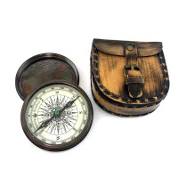 Brass compass in a leather case "Stanley London" (8.8 x 8.4 x 3.4 cm)