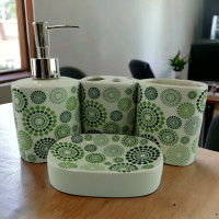 Ceramic bathroom set "Green circles"