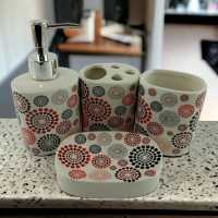 Ceramic bathroom set "Red and black circles"