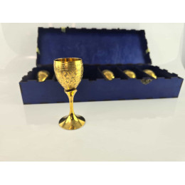 Чарки бронзові позолочені в дерев'яному футлярі(н-р 6 шт/50мл.)(h-11,3 см)(40 х 15 х 8 см)