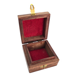 Шкатулка из палисандра резная (5,7х10,2х10,3 см)