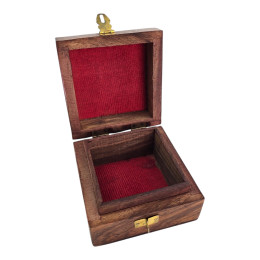 Шкатулка из палисандра резная (5,7х10,2х10,3 см)