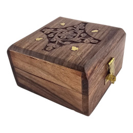 Шкатулка из палисандра резная (5,7х10,2х10,3 см)