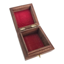 Шкатулка из палисандра резная (5,7х10,2х10,3 см)