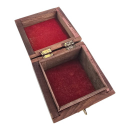 Шкатулка из палисандра резная  (5,7х10,2х10,3 см)