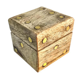 Кости игральные в шкатулке из мангового дерева (5,2 × 5,2 × 5 см)