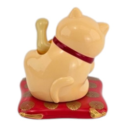 Кошка Манэки-нэко машущая лапами на солнечной батарее (7,5х6,7х7,1 см)