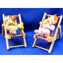 Собака в шезлонге